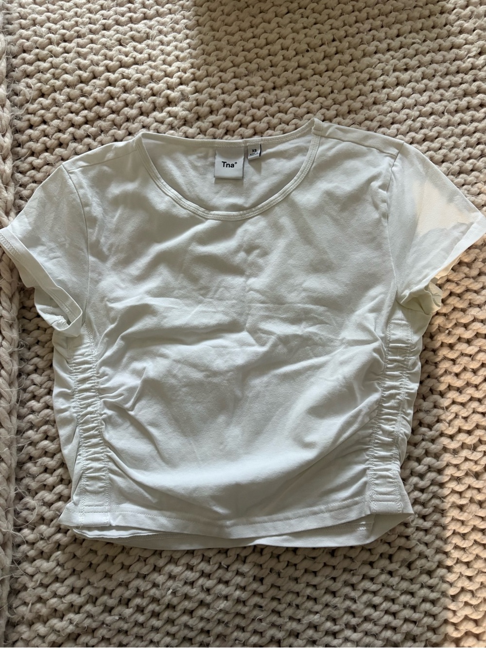 TNA Cream Ruched-Side Crop Tee
